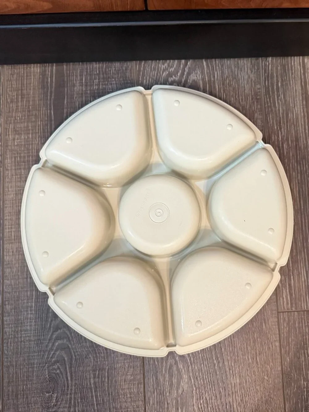Tupperware Divided Snack and Dip Tray with Bowl